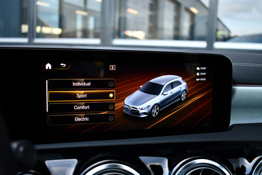 Mercedes-Benz A-Klasse 250 e AMG Pano Distronic Night Carplay Multibeam-LED