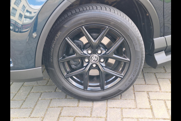 Toyota RAV4 2.5 Hybrid AWD Black Edition | Schuifdak, Treeplanken, Dodehoekherkenning, Keyless, Parkeersensoren, Elektrische achterklep