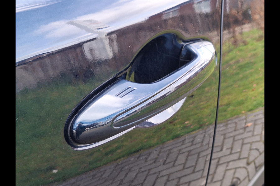 Toyota RAV4 2.5 Hybrid AWD Black Edition | Schuifdak, Treeplanken, Dodehoekherkenning, Keyless, Parkeersensoren, Elektrische achterklep