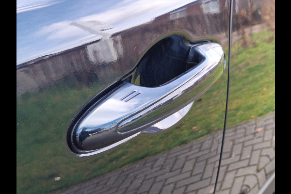 Toyota RAV4 2.5 Hybrid AWD Black Edition | Schuifdak, Treeplanken, Dodehoekherkenning, Keyless, Parkeersensoren, Elektrische achterklep