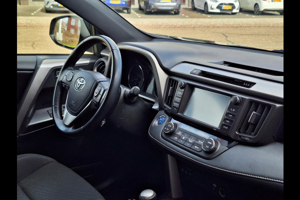 Toyota RAV4 2.5 Hybrid AWD Black Edition | Schuifdak, Treeplanken, Dodehoekherkenning, Keyless, Parkeersensoren, Elektrische achterklep