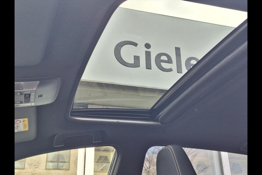 Toyota RAV4 2.5 Hybrid AWD Black Edition | Schuifdak, Treeplanken, Dodehoekherkenning, Keyless, Parkeersensoren, Elektrische achterklep