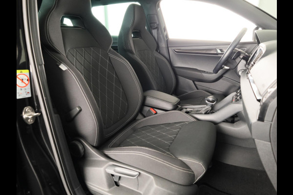 Škoda Karoq 1.5 TSI ACT Sportline Business 150 pk Automaat (DSG) | Verlengde garantie | Navigatie | Panoramadak | Parkeersensoren | Achteruitrijcamera | Stoelverwarming |