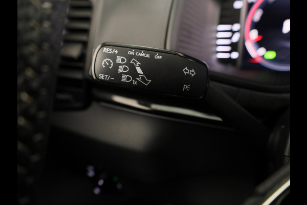 Škoda Karoq 1.5 TSI ACT Sportline Business 150 pk Automaat (DSG) | Verlengde garantie | Navigatie | Panoramadak | Parkeersensoren | Achteruitrijcamera | Stoelverwarming |