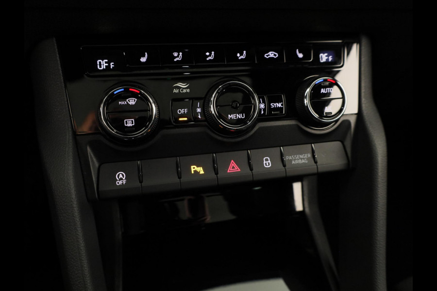 Škoda Karoq 1.5 TSI ACT Sportline Business 150 pk Automaat (DSG) | Verlengde garantie | Navigatie | Panoramadak | Parkeersensoren | Achteruitrijcamera | Stoelverwarming |