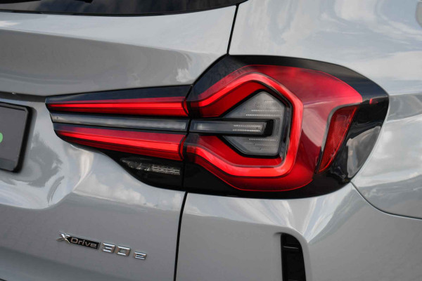 BMW X3 xDrive30e M-Sport Pano M-zetels Trekhaak HUD Laser 20inch