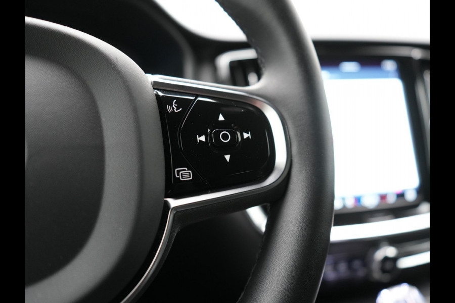 Volvo V60 T6 AWD Plus Dark LONG RANGE PHEV 350pk Dealer O.H. | Camera | Harman / Kardon | Lederen Sportstoelen Memory & Verwarmd | Google Assistent | Keyless | Stuur Verwarmd | Apple Carplay | Cruise Control | Virtual | DAB | Plug In Hybrid |