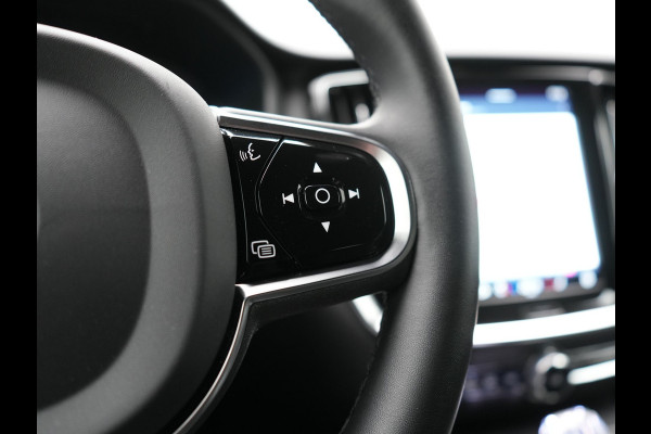 Volvo V60 T6 AWD Plus Dark LONG RANGE PHEV 350pk Dealer O.H. | Camera | Harman / Kardon | Lederen Sportstoelen Memory & Verwarmd | Google Assistent | Keyless | Stuur Verwarmd | Apple Carplay | Cruise Control | Virtual | DAB | Plug In Hybrid |