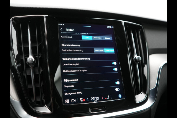 Volvo V60 T6 AWD Plus Dark LONG RANGE PHEV 350pk Dealer O.H. | Camera | Harman / Kardon | Lederen Sportstoelen Memory & Verwarmd | Google Assistent | Keyless | Stuur Verwarmd | Apple Carplay | Cruise Control | Virtual | DAB | Plug In Hybrid |