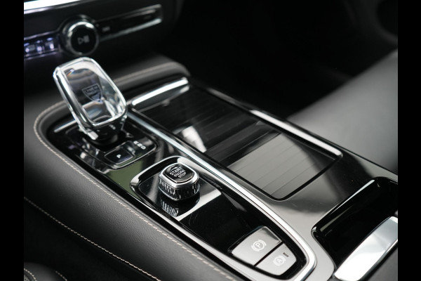 Volvo V60 T6 AWD Plus Dark LONG RANGE PHEV 350pk Dealer O.H. | Camera | Harman / Kardon | Lederen Sportstoelen Memory & Verwarmd | Google Assistent | Keyless | Stuur Verwarmd | Apple Carplay | Cruise Control | Virtual | DAB | Plug In Hybrid |