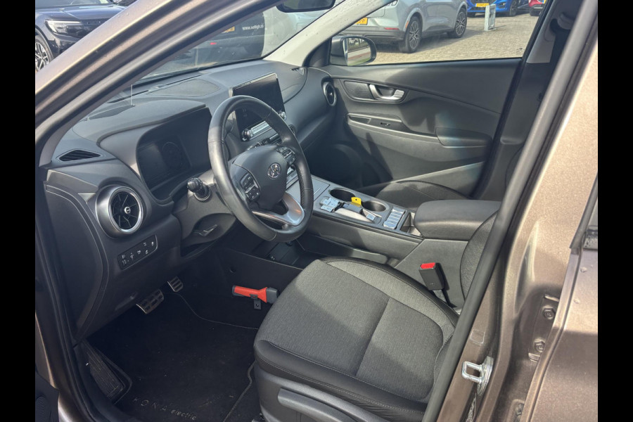 Hyundai Kona EV Fashion 64 kWh | Trekhaak | Head-Up Display | Keyless entry | Navigatie | SCI