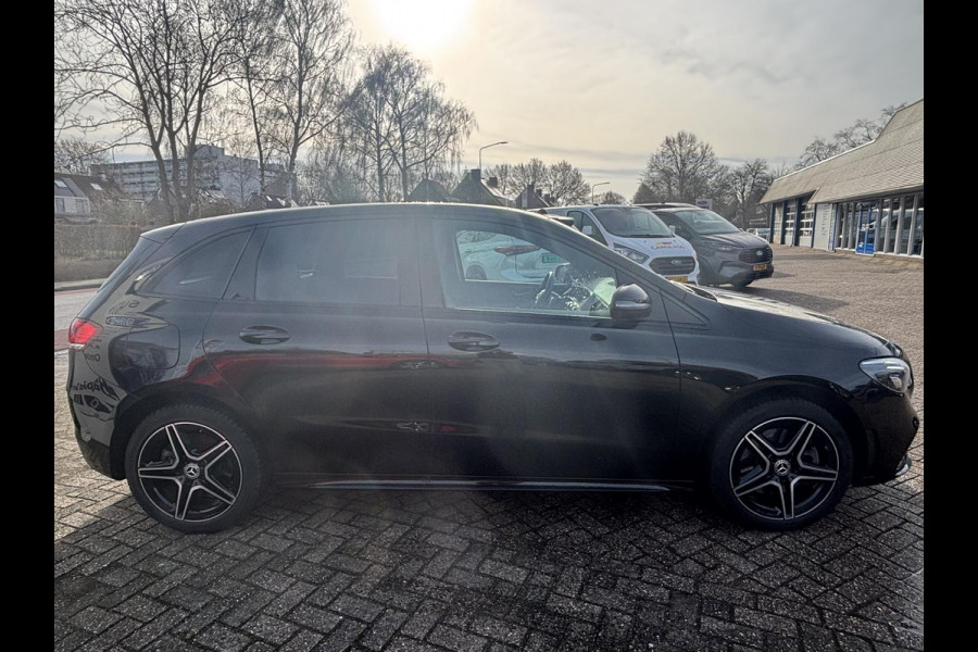 Mercedes-Benz B-Klasse 250 e AMG Line | SCI | Plug-in Hybride | PHEV | Stoelverwarming | Camera | Navigatiesysteem | getint warmtewerend glas