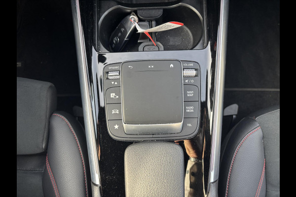 Mercedes-Benz B-Klasse 250 e AMG Line | SCI | Plug-in Hybride | PHEV | Stoelverwarming | Camera | Navigatiesysteem | getint warmtewerend glas