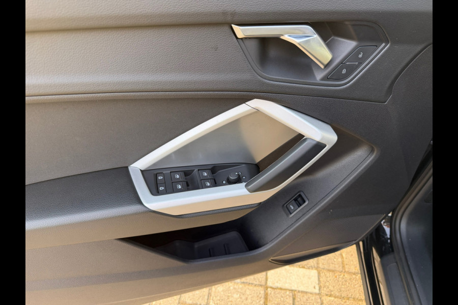Audi Q3 Sportback 35 TFSI Advanced S Edition Automaat / 150 Pk / Navi / Cruise / Climate / Full Led / 20"Lichtmetaal.