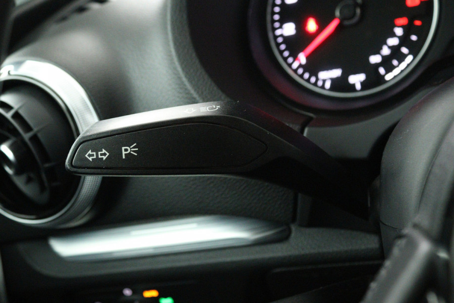 Audi A3 Sportback 1.5 TFSI CoD Design Pro Line Plus (CARPLAY NAVIGATIE, PARKEERSENSOREN, STOELVERWARMING, GOED ONDERHOUDEN)