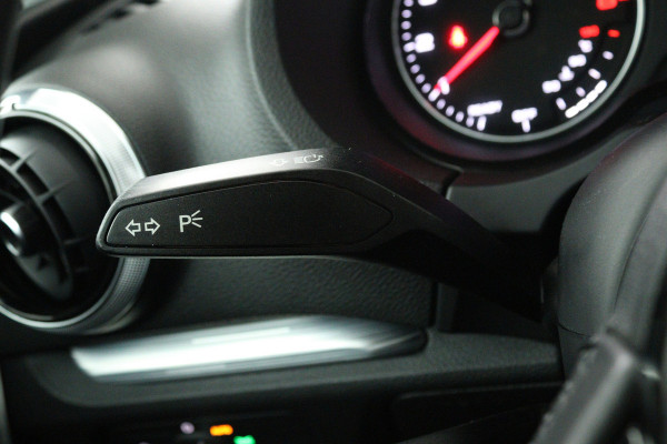 Audi A3 Sportback 1.5 TFSI CoD Design Pro Line Plus (CARPLAY NAVIGATIE, PARKEERSENSOREN, STOELVERWARMING, GOED ONDERHOUDEN)