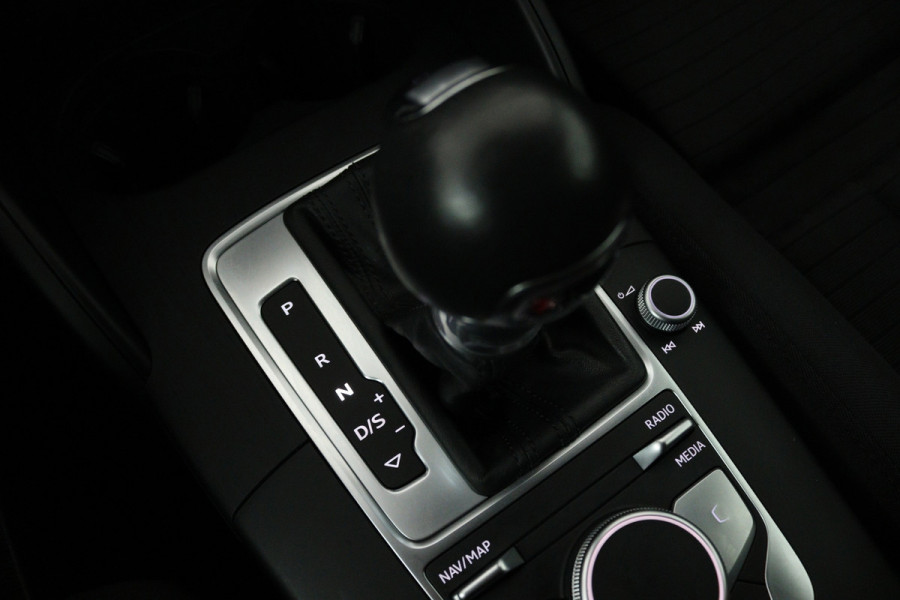 Audi A3 Sportback 1.5 TFSI CoD Design Pro Line Plus (CARPLAY NAVIGATIE, PARKEERSENSOREN, STOELVERWARMING, GOED ONDERHOUDEN)