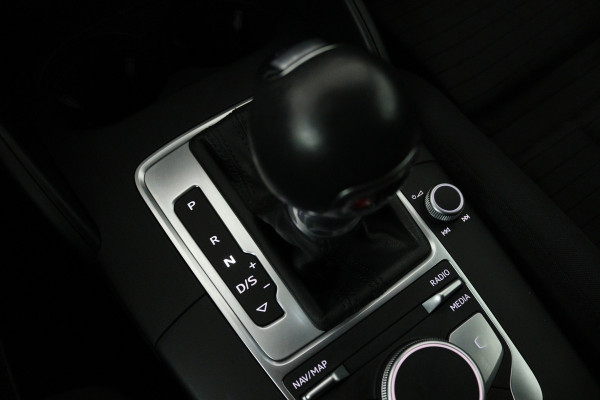 Audi A3 Sportback 1.5 TFSI CoD Design Pro Line Plus (CARPLAY NAVIGATIE, PARKEERSENSOREN, STOELVERWARMING, GOED ONDERHOUDEN)