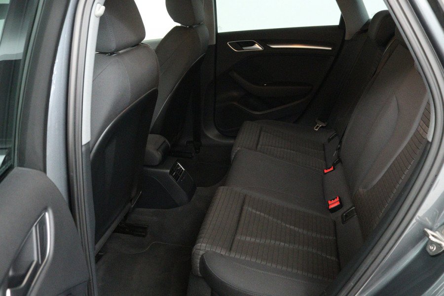 Audi A3 Sportback 1.5 TFSI CoD Design Pro Line Plus (CARPLAY NAVIGATIE, PARKEERSENSOREN, STOELVERWARMING, GOED ONDERHOUDEN)