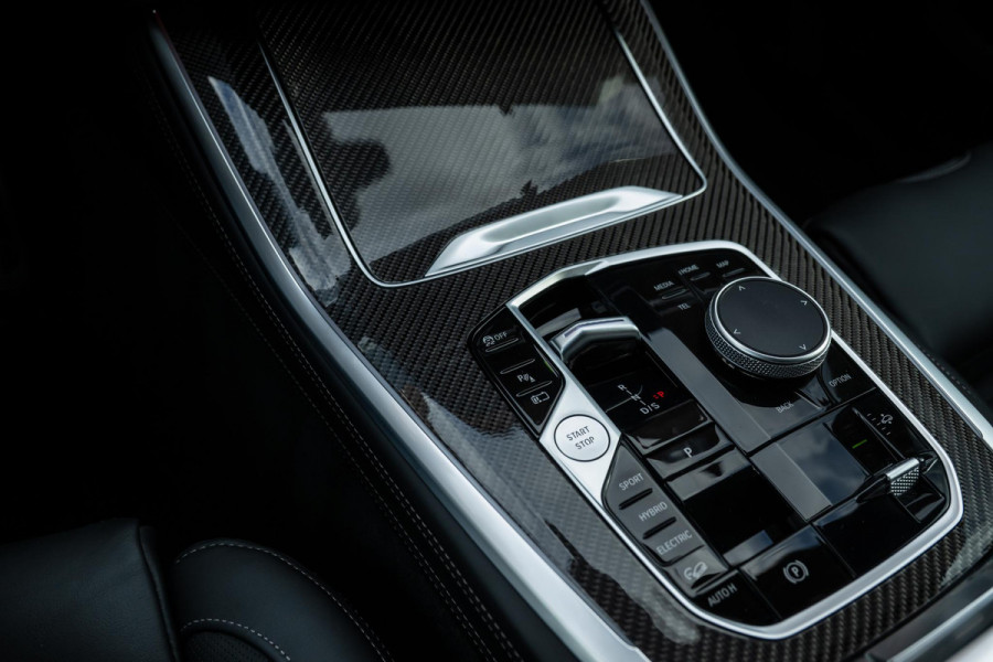 BMW X5 xDrive50e M-Sport Pro M-Seats Sky Individual Lack