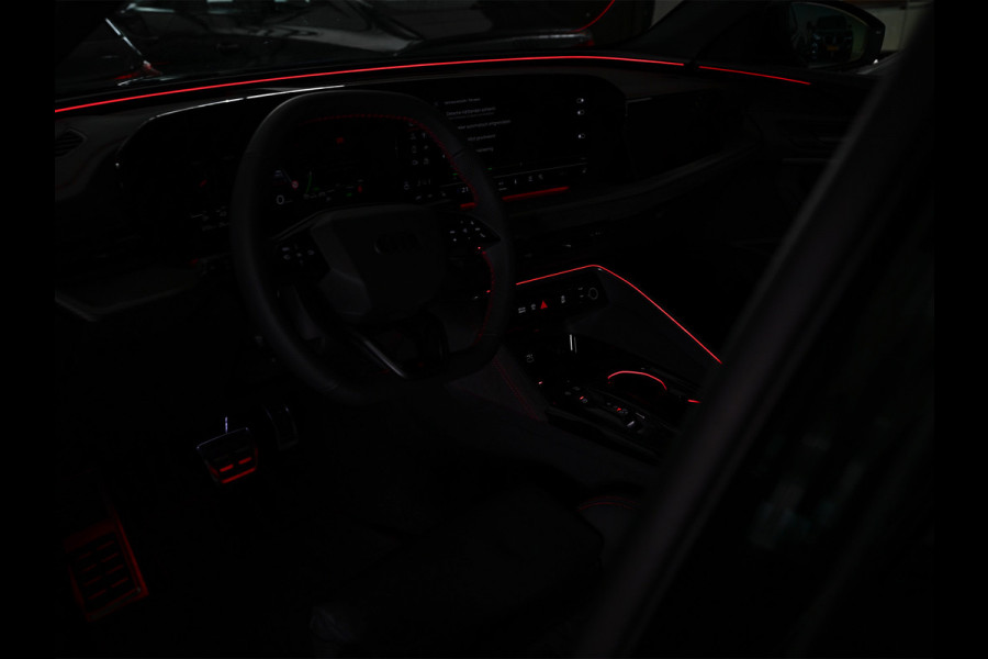 Audi Q5 Sportback 2.0 TFSI e-hybrid quattro S edition Competition | Luchtvering | S-Seats | Panorama dak | Trekhaak | Digital Oled | Adaptive Cruise | Tech Plus | 360 Camera | Memory | Ambiance interieur