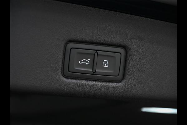 Audi Q5 Sportback 2.0 TFSI e-hybrid quattro S edition Competition | Luchtvering | S-Seats | Panorama dak | Trekhaak | Digital Oled | Adaptive Cruise | Tech Plus | 360 Camera | Memory | Ambiance interieur