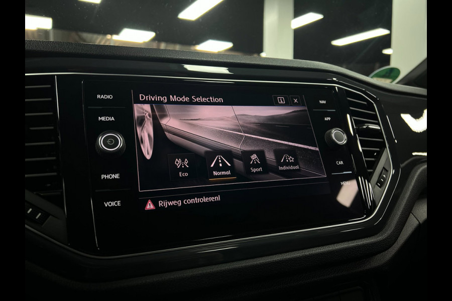 Volkswagen T-Roc 1.5 TSI R-LINE | Pano | Lane | Camera |