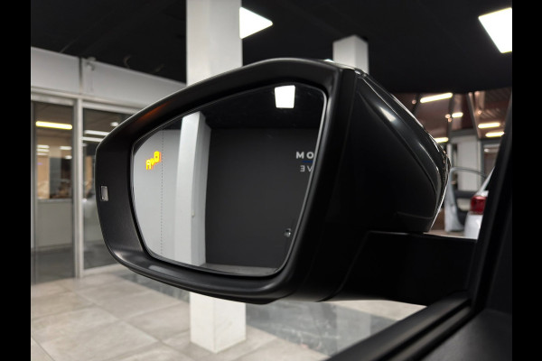 Volkswagen T-Roc 1.5 TSI R-LINE | Pano | Lane | Camera |