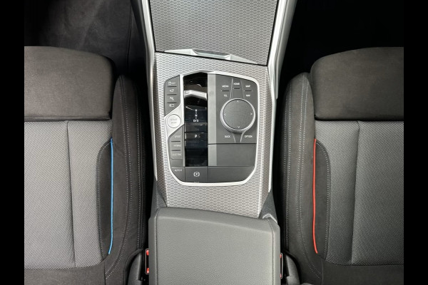 BMW 3 Serie Touring 330e xDrive M-SPORT ** LED, NAVI+, PANORAMA, TREKH, MEM, HuD, 19-inch LMV ** 1e EIG - UNFALLFREI - Ex BMW ** ** INFORMEER OOK NAAR ONZE AANTREKKELIJKE FINANCIAL-LEASE TARIEVEN **