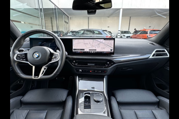 BMW 3 Serie Touring 330e M-SPORT (LCi) ** LED, M-SPORTST, LEDER, PANO, TREKH, HuD, ACC, 19-inch LMV ** 1e EIG - Ex BMW-AG ** * INFORMEER OOK NAAR ONZE AANTREKKELIJKE FINANCIAL-LEASE TARIEVEN **