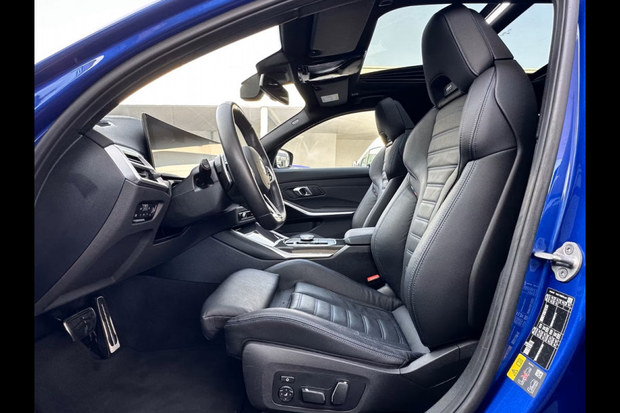 BMW 3 Serie Touring 330e M-SPORT (LCi) ** LED, M-SPORTST, LEDER, PANO, TREKH, HuD, ACC, 19-inch LMV ** 1e EIG - Ex BMW-AG ** * INFORMEER OOK NAAR ONZE AANTREKKELIJKE FINANCIAL-LEASE TARIEVEN **