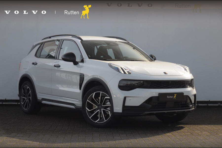 Lynk & Co 01 276PK Automaat Core / Adaptieve cruise control / Stoel - en stuurwielverarming / Parkeersensoren met camera / Apple carplay / Trekhaak / Metallic lak / 19" lichtmetalen velgen