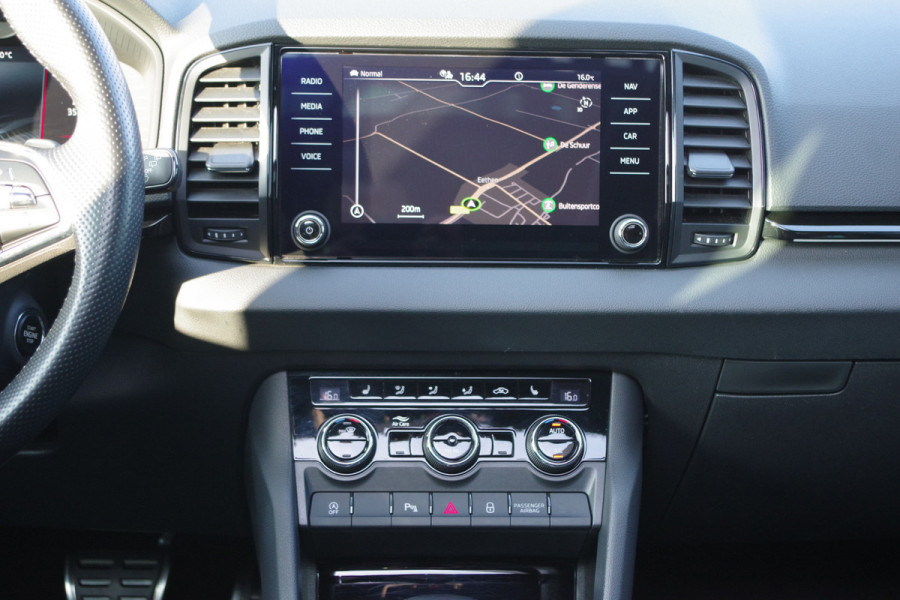 Škoda Karoq 1.5 TSI 150 PK Automaat ACT Sportline Business, Panoramadak, Winterpakket, Adap. Cruise Control, Keyless