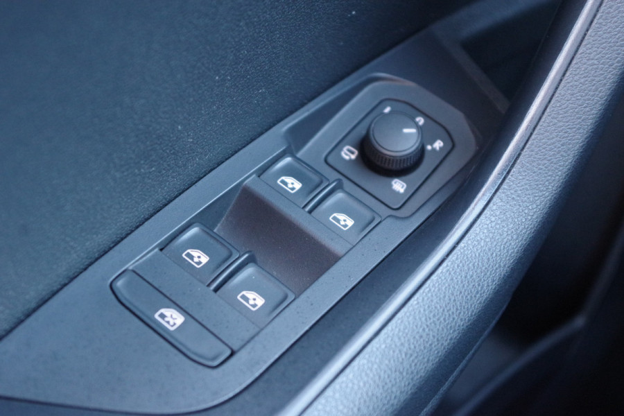 Škoda Karoq 1.5 TSI 150 PK Automaat ACT Sportline Business, Panoramadak, Winterpakket, Adap. Cruise Control, Keyless