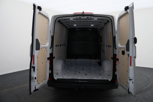 Volkswagen Crafter 35 2.0 TDI DSG 177 PK L3H2 Airco, Camera, ACC, Apple Carplay, Verwarmde Stoelen, LED, Trekhaak