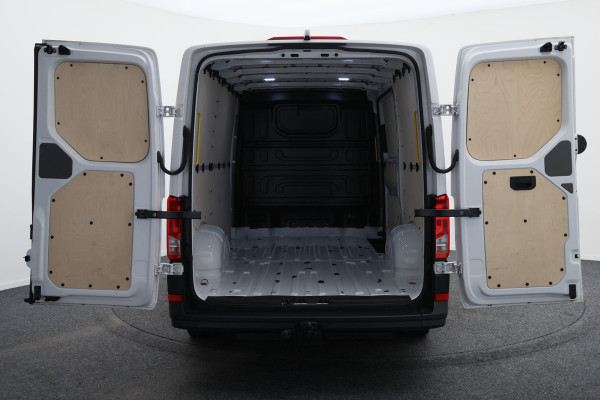 Volkswagen Crafter 35 2.0 TDI DSG 177 PK L3H2 Airco, Camera, ACC, Apple Carplay, Verwarmde Stoelen, LED, Trekhaak