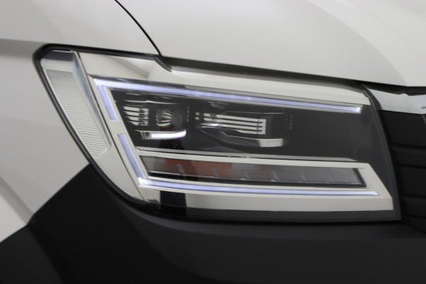 Volkswagen Crafter 35 2.0 TDI DSG 177 PK L3H2 Airco, Camera, ACC, Apple Carplay, Verwarmde Stoelen, LED, Trekhaak