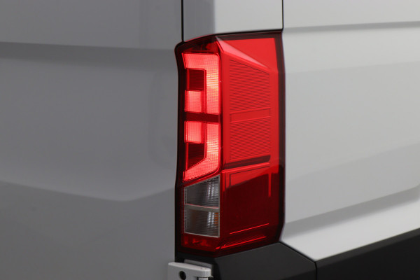 Volkswagen Crafter 35 2.0 TDI DSG 177 PK L3H2 Airco, Camera, ACC, Apple Carplay, Verwarmde Stoelen, LED, Trekhaak