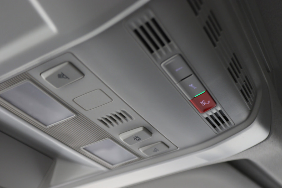 Volkswagen Crafter 35 2.0 TDI DSG 177 PK L3H2 Airco, Camera, ACC, Apple Carplay, Verwarmde Stoelen, LED, Trekhaak