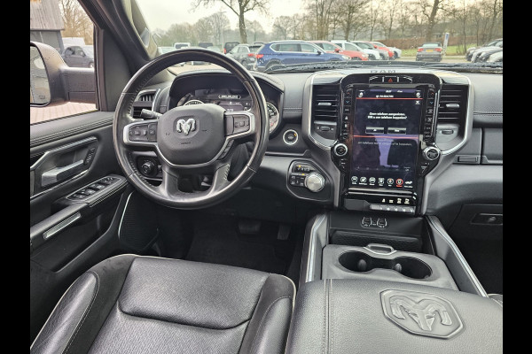 Dodge Ram 1500 5.7 V8 4x4 Crew Cab Laramie | Pano | Trekhaak | Leder | Alpine | Keyless | Camera | Sidesteps | Navi | 12" scherm | Klep uitlaat |