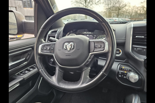 Dodge Ram 1500 5.7 V8 4x4 Crew Cab Laramie | Pano | Trekhaak | Leder | Alpine | Keyless | Camera | Sidesteps | Navi | 12" scherm | Klep uitlaat |
