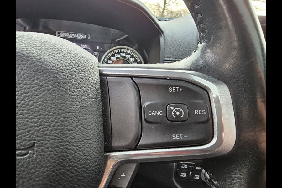 Dodge Ram 1500 5.7 V8 4x4 Crew Cab Laramie | Pano | Trekhaak | Leder | Alpine | Keyless | Camera | Sidesteps | Navi | 12" scherm | Klep uitlaat |