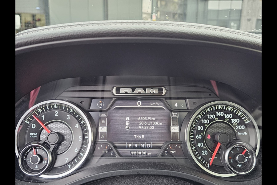 Dodge Ram 1500 5.7 V8 4x4 Crew Cab Laramie | Pano | Trekhaak | Leder | Alpine | Keyless | Camera | Sidesteps | Navi | 12" scherm | Klep uitlaat |