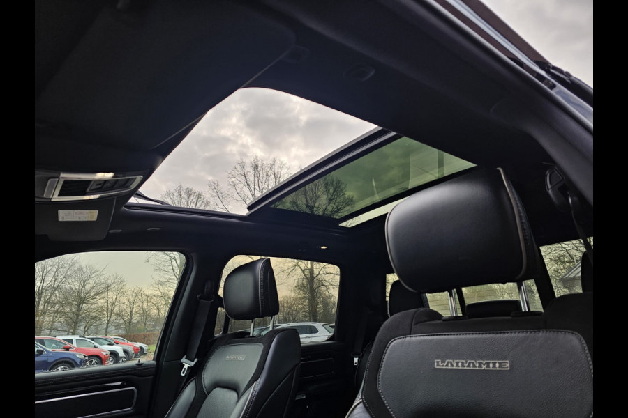 Dodge Ram 1500 5.7 V8 4x4 Crew Cab Laramie | Pano | Trekhaak | Leder | Alpine | Keyless | Camera | Sidesteps | Navi | 12" scherm | Klep uitlaat |