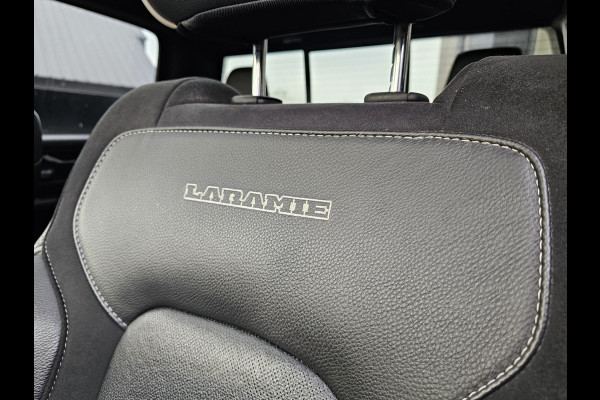 Dodge Ram 1500 5.7 V8 4x4 Crew Cab Laramie | Pano | Trekhaak | Leder | Alpine | Keyless | Camera | Sidesteps | Navi | 12" scherm | Klep uitlaat |