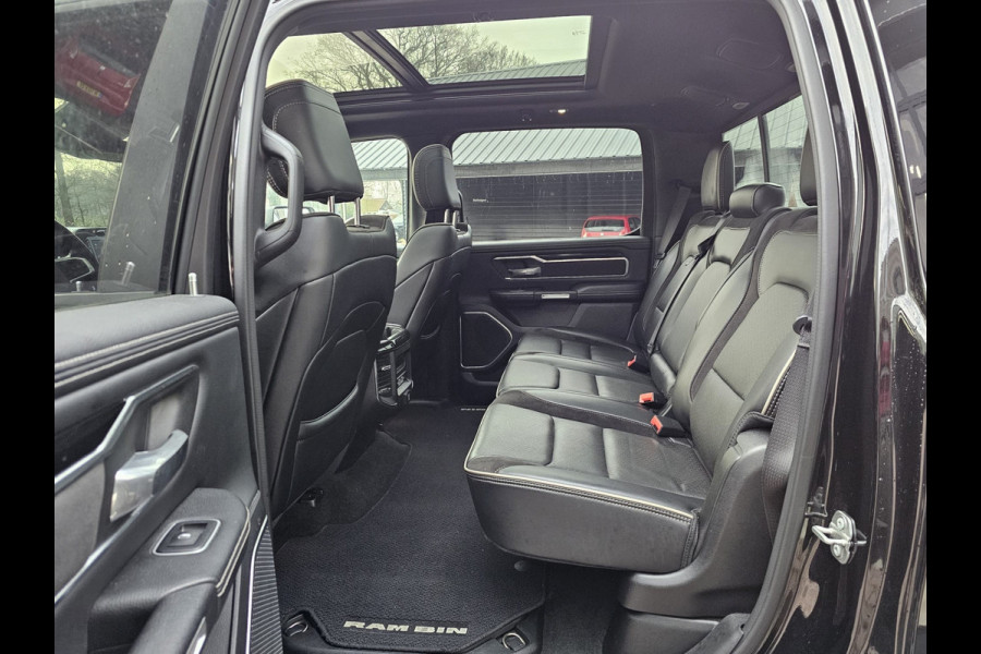 Dodge Ram 1500 5.7 V8 4x4 Crew Cab Laramie | Pano | Trekhaak | Leder | Alpine | Keyless | Camera | Sidesteps | Navi | 12" scherm | Klep uitlaat |