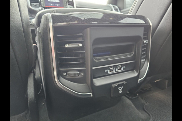 Dodge Ram 1500 5.7 V8 4x4 Crew Cab Laramie | Pano | Trekhaak | Leder | Alpine | Keyless | Camera | Sidesteps | Navi | 12" scherm | Klep uitlaat |