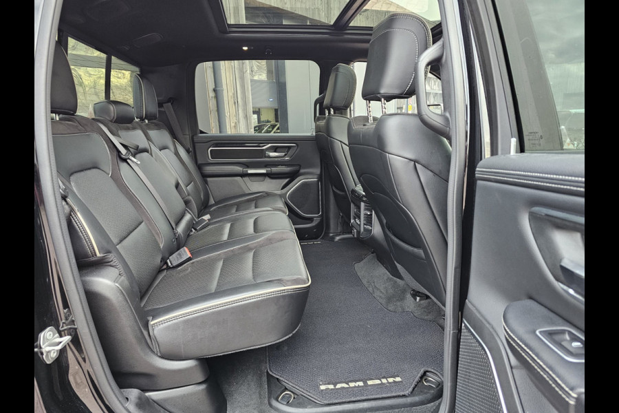 Dodge Ram 1500 5.7 V8 4x4 Crew Cab Laramie | Pano | Trekhaak | Leder | Alpine | Keyless | Camera | Sidesteps | Navi | 12" scherm | Klep uitlaat |
