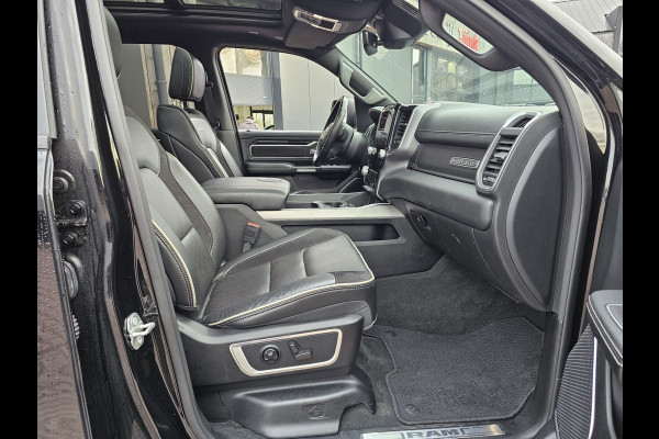 Dodge Ram 1500 5.7 V8 4x4 Crew Cab Laramie | Pano | Trekhaak | Leder | Alpine | Keyless | Camera | Sidesteps | Navi | 12" scherm | Klep uitlaat |