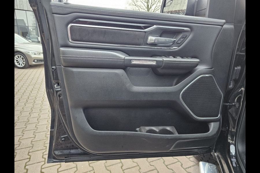 Dodge Ram 1500 5.7 V8 4x4 Crew Cab Laramie | Pano | Trekhaak | Leder | Alpine | Keyless | Camera | Sidesteps | Navi | 12" scherm | Klep uitlaat |